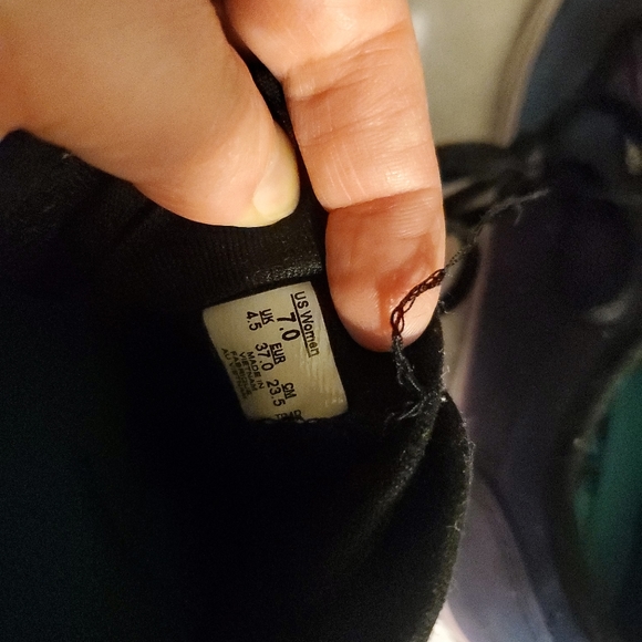 Womans vans size 7 - Picture 2 of 3